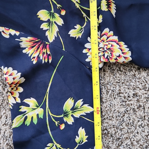 CAbi Navy Floral Button Down Shirt Size M - Picture 6 of 7